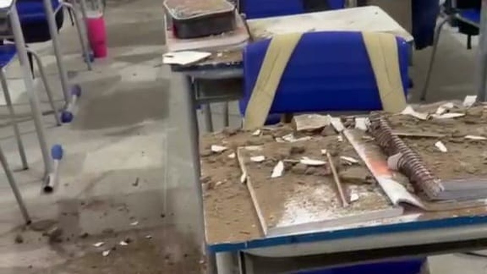 Teto de escola caiu em Guarabira, no Agreste da Paraíba — Foto: Reprodução