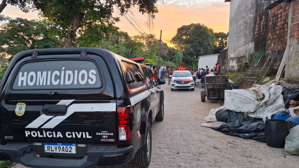 Ataque a tiros deixa dois mortos e três feridos na comunidade Paulo Afonso, em Jaguaribe, em João Pessoa — Foto: Plínio Almeida/TV Cabo Branco