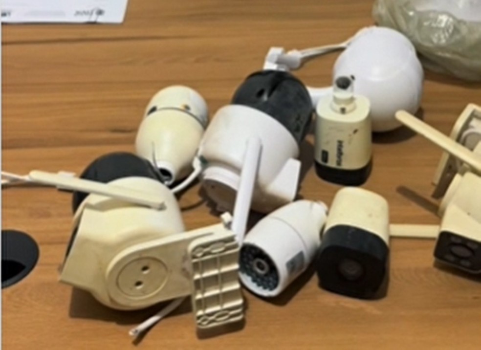 Câmeras estavam sendo utilizadas por criminosos para monitorar o trabalho policial. — Foto: Divulgação/Polícia Militar