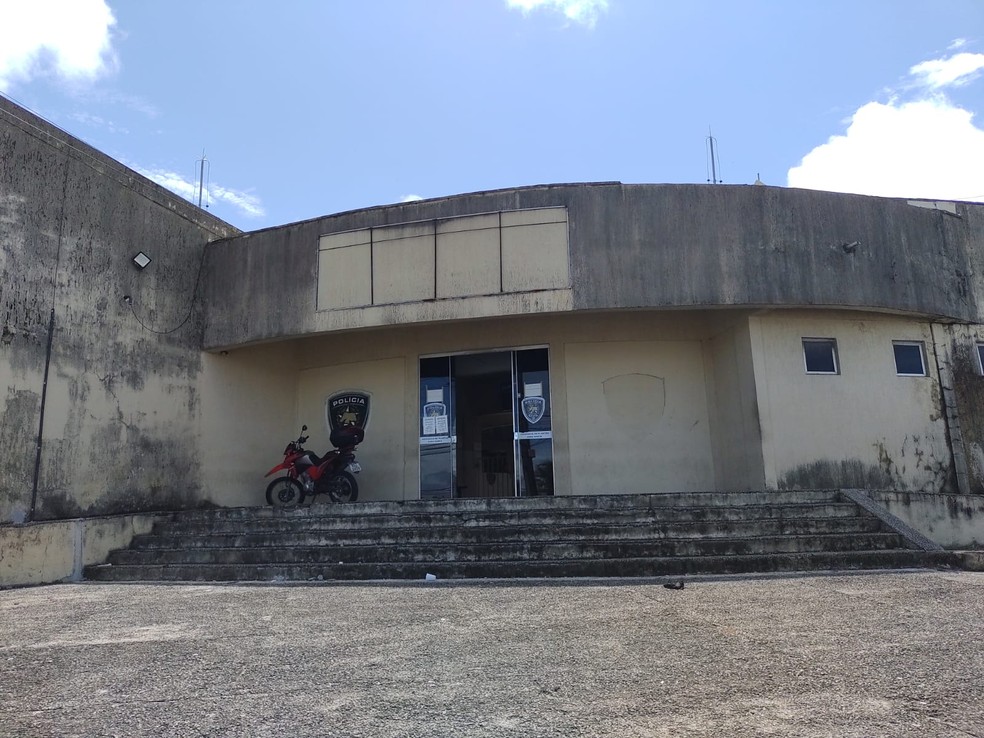 Detento escapou da escolta na frente da Delegacia de Plantão da Zona Norte de Natal — Foto: Lucas Cortez/Inter TV Cabugi