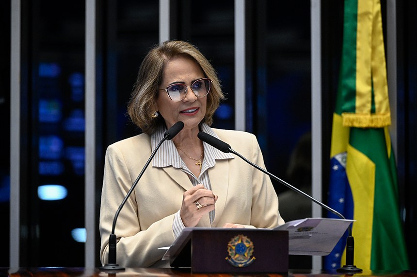 Em discurso,  à tribunaa, senadora Damares Alves (Republicanos-DF).