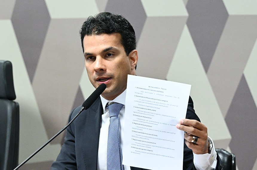 Em pronunciamento, à mesa, senador Irajá (PSD-TO),