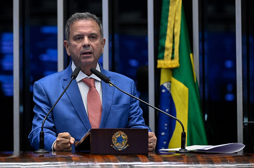 À tribuna, em discurso, senador Rogerio Marinho (PL-RN).
