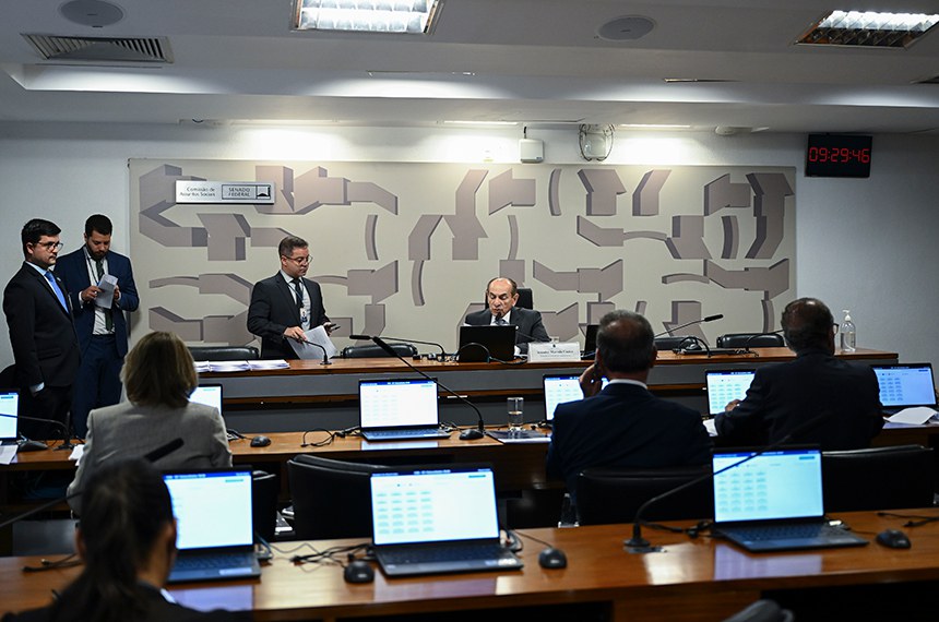 Mesa: 
presidente da CAS, senador Marcelo Castro (MDB-PI).