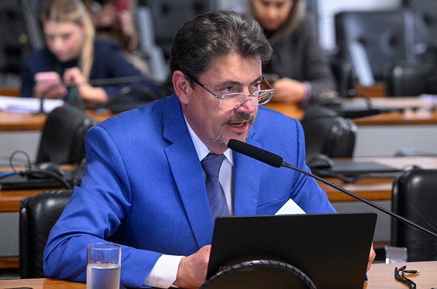 Senador Wilder Morais (PL-GO) em pronunciamento à bancada.