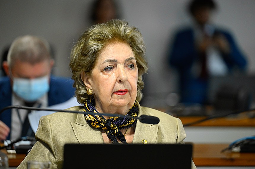 À bancada, em pronunciamento,  senadora Ivete da Silveira (MDB-SC).