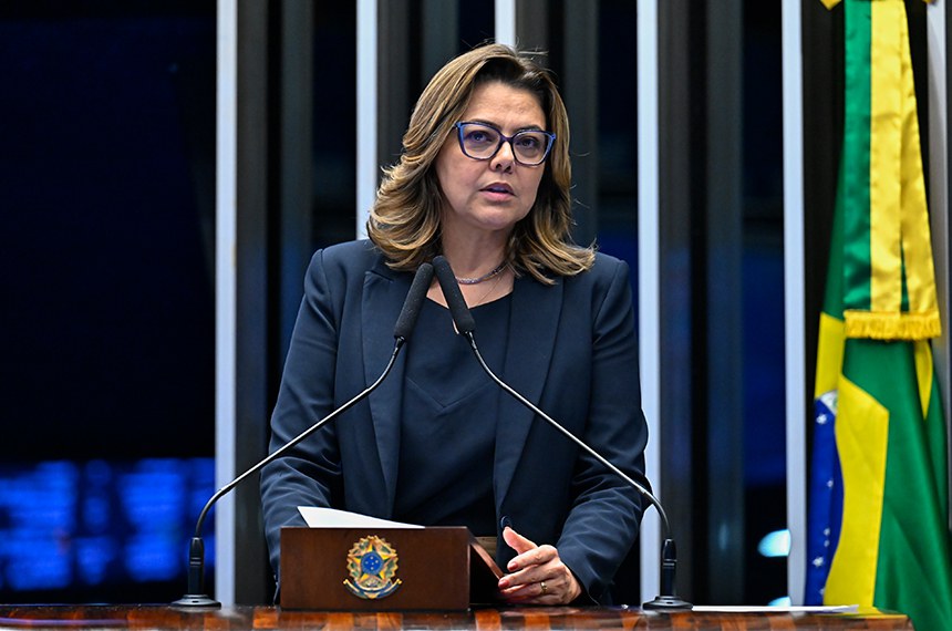 Em discurso, à tribuna, senadora Leila Barros (PDT-DF).
