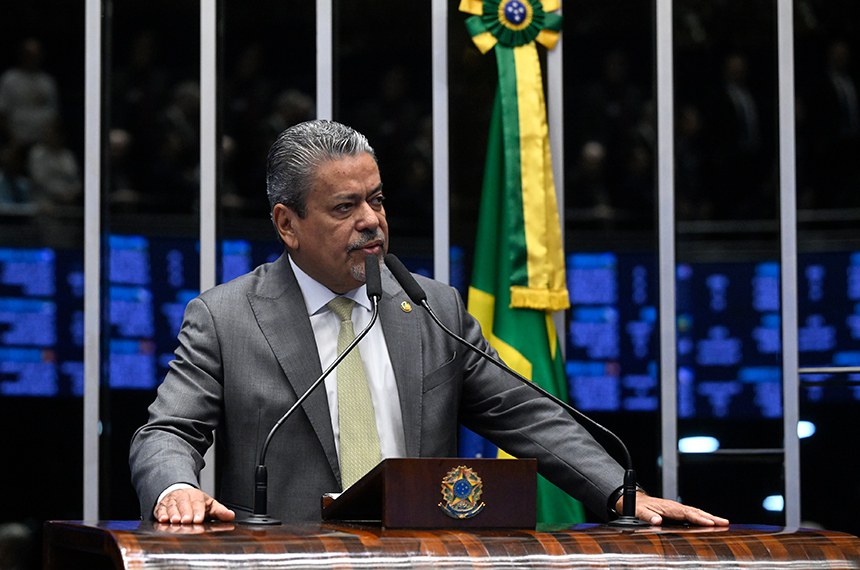 Deputado Marcel van Hattem (Novo-RS) em discurso à tribuna.