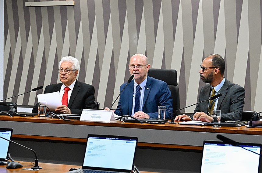 Mesa: 
presidente da CPCMS, deputado Arlindo Chinaglia (PT-SP);
deputado Bohn Gass (PT-RS).
