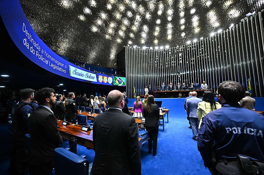 Mesa: 
diretor da Polícia Legislativa da Câmara dos Deputados, Jasson Rocha Rodrigues Júnior; 
requerente desta sessão, deputado Alberto Fraga (PL-DF); 
requerente e presidente desta sessão, senador Izalci Lucas (PL-DF); 
diretora da Secretaria Legislativa do Congresso Nacional, Roberta Lys de Moura Rochael; 
diretor da Secretaria de Polícia do Senado Federal (Spol) em exercício, Gilvan Viana Xavier; 
diretor da Polícia Legislativa da Câmara Legislativa do Distrito Federal (CLDF), Luiz Alberto Alves Ferreira.
