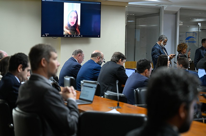 Telão exibe, pronunciamento, via videoconferência da senadora Daniella Ribeiro (PP-PB).