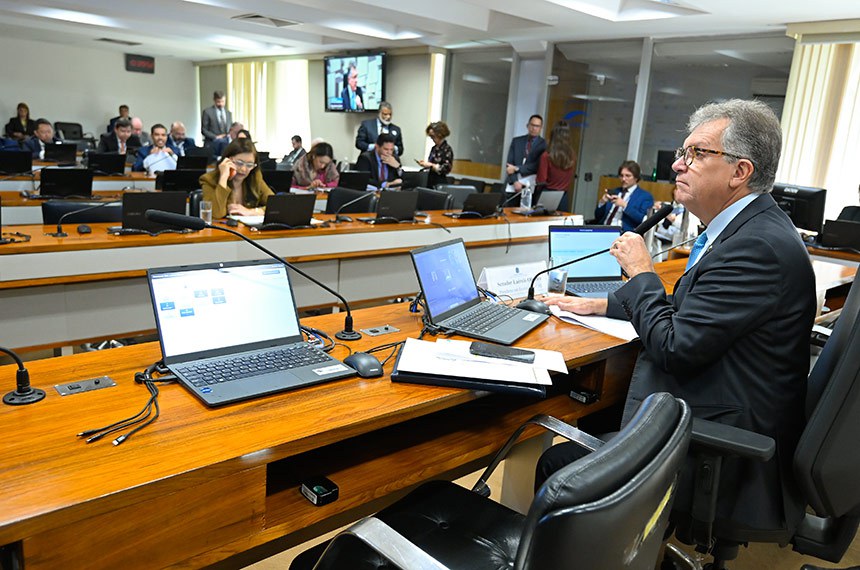 À bancada, senadora Dra. Eudócia (PSDB-AL).