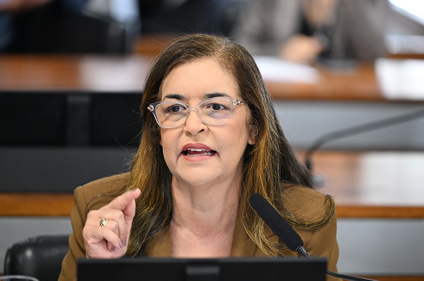 Em pronuciamento, à bancada, relatora do PL 4.501/2020, senadora Dra. Eudócia (PSDB-AL).