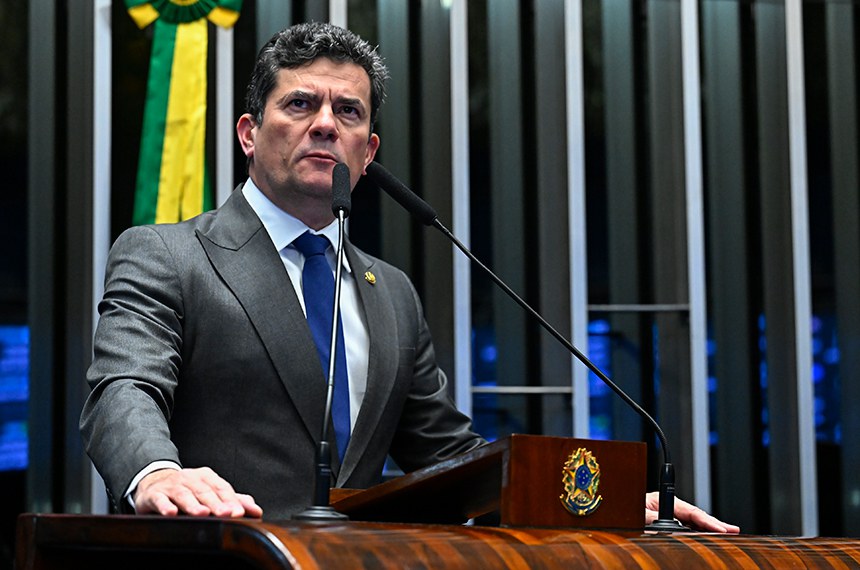 À tribuna, em discurso, senador Sergio Moro (PL-PR).