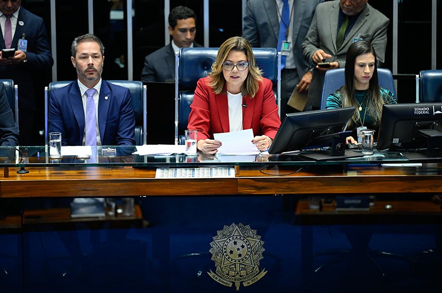 Mesa:
requerente desta sessão, deputado Saulo Pedroso (PSD-SP);
presidente e requerente desta sessão, senadora Leila Barros (PDT-DF);
diretora da Secretaria Legislativa do Congresso Nacional, Roberta Lys de Moura Rochael.