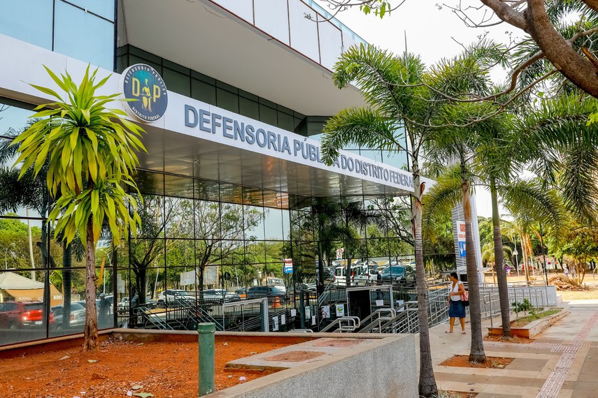 Hoje, a Defensoria Pública está presente em quase todas as regiões administrativas. Há projetos para a expansão da instituição até chegarmos a todas elas. Poder acolher e orientar essas pessoas é causa de muita alegria para os que compõem a instituição”, define o defensor público-geral, Celestino Chupel