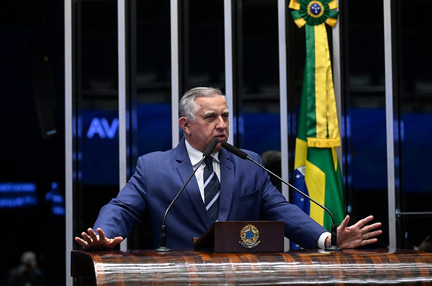 Em discurso,  à tribuna,  senador Izalci Lucas (PL-DF).
