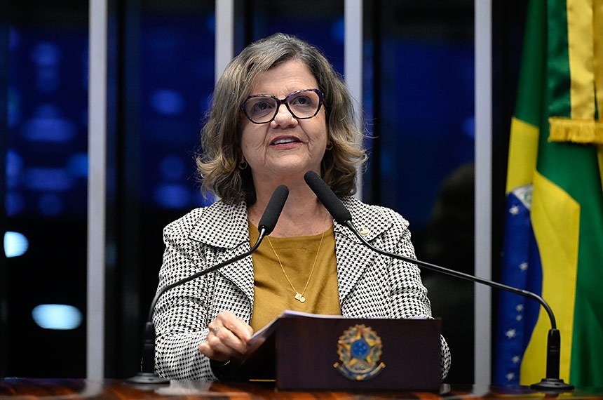 À tribuna, em discurso, senadora Teresa Leitão (PT-PE).