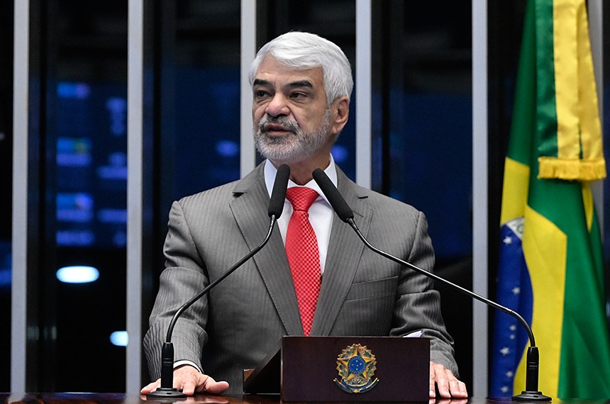 Em discurso, à tribuna, senador Humberto Costa (PT-PE).