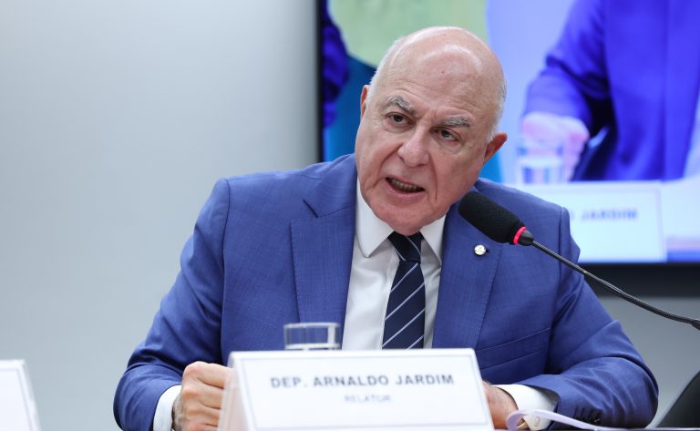 Discussão e votação do parecer do relator. Dep. Arnaldo Jardim (CIDADANIA-SP)