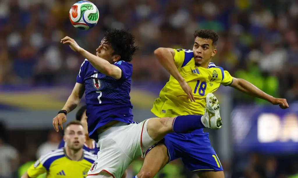 Soccer Football - FIFA World Cup 2026 - Group F - Japan v Sweden - Dallas Stadium, Arlington, Texas, U.S. - June 25, 2026 Japan's Ao Tanaka in action with Sweden's Yasin Ayari REUTERS/Issei Kato