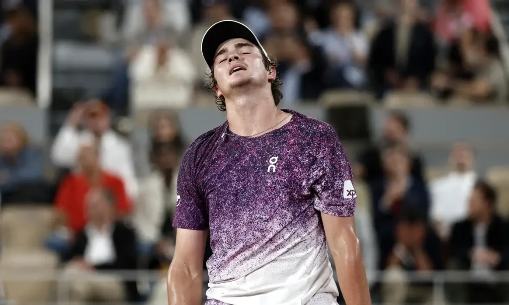 Tennis - French Open - Roland Garros, Paris, France - June 2, 2026 Brazil's Joao Fonseca reacts during his quarter final match against Czech Republic's Jakub Mensik REUTERS/Benoit Tessier