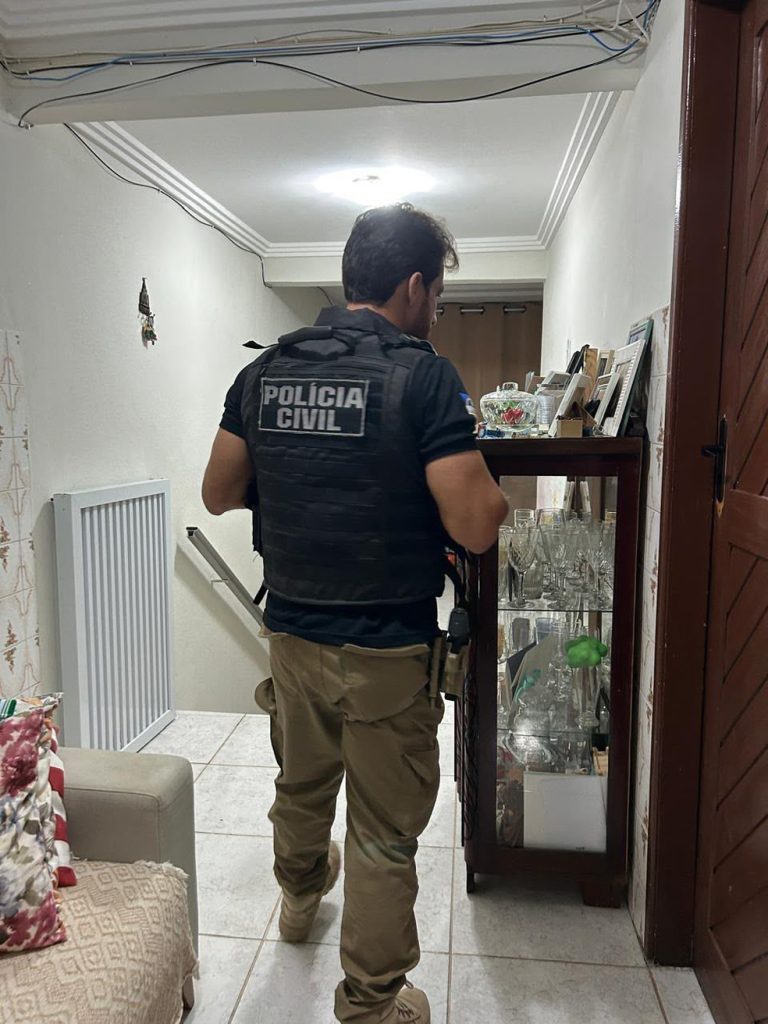 Operação cumpriu mandados na Paraíba e em outros estados — Foto: Divulgação/Polícia Civil