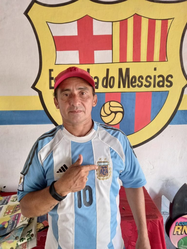 Paraibano torcedor da Argentina que tatuou Messi em 2022 faz 'promessa surpresa' em caso de novo título — Foto: Divulgação/Arquivo Pessoal