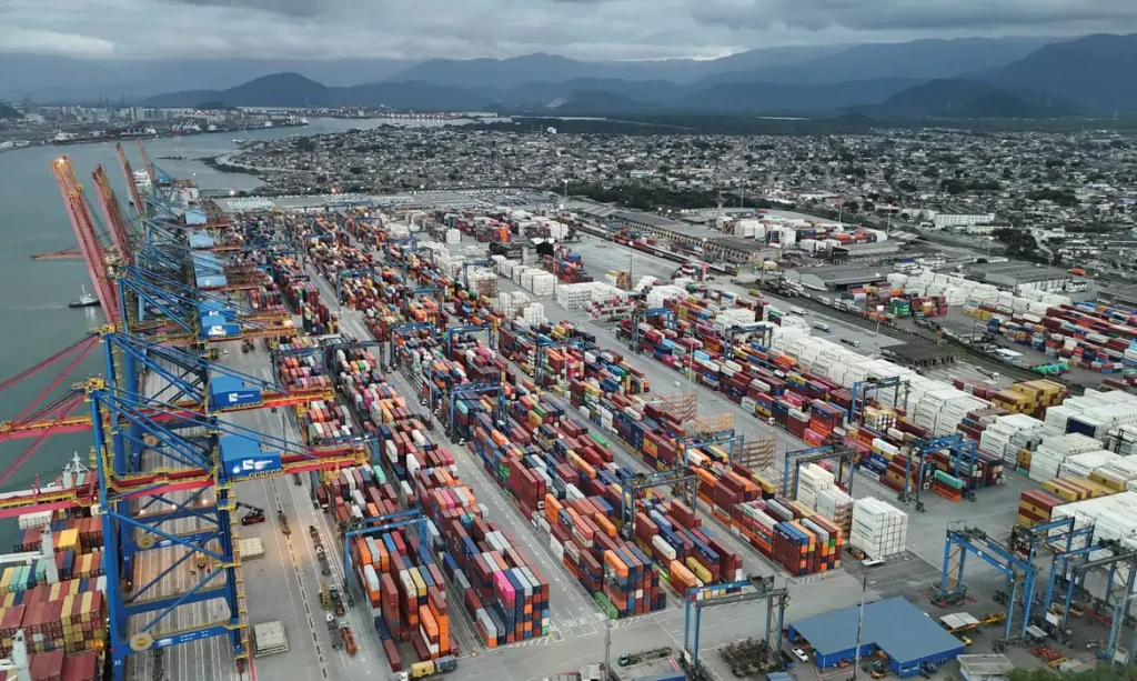 Imagem de drone mostra o Porto de Santos (SP), 31 de julho de 2025. REUTERS/Jorge Silva