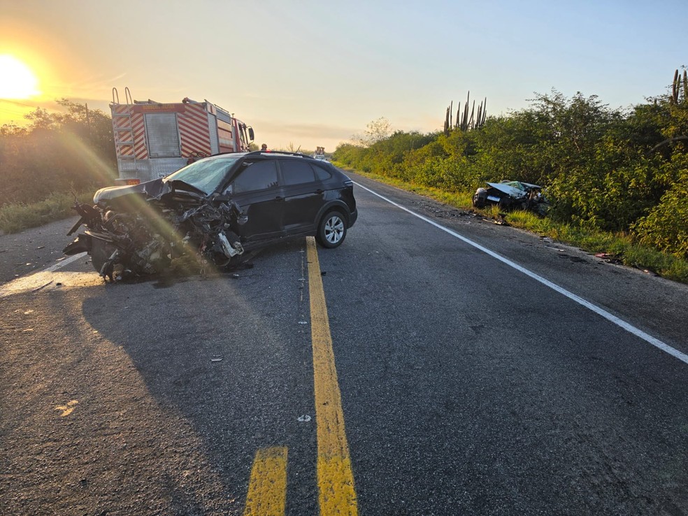 Motorista morre em colisão frontal entre dois carros na BR-230, em Soledade — Foto: Reprodução / PRF