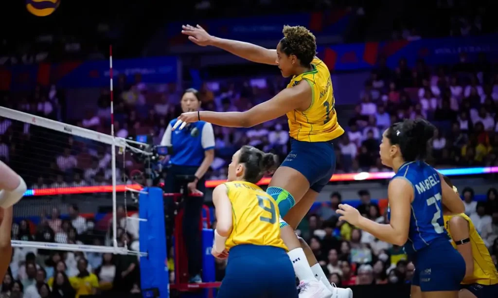 Ana Cristina é a maior pontuadora do Brasil na vitória contra a Polônia, que garantiu a classificação à fase final da Liga das Nações de vôlei feminino, em 10/07/2026