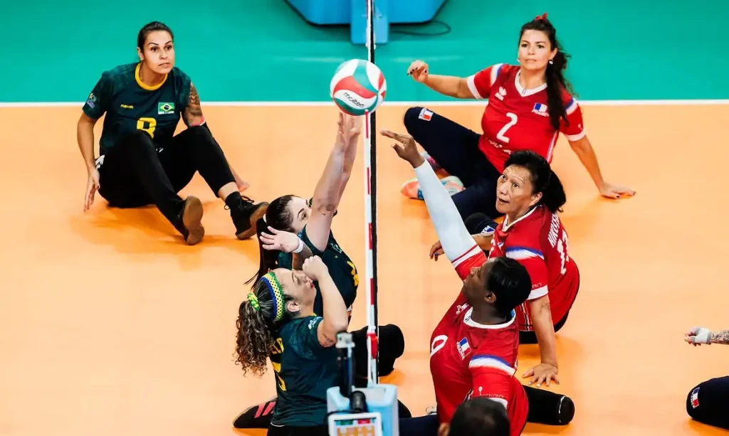 Seleção brasileira feminina de vôlei sentado derrota França por 3 sets a 0 e avança às oitavas de final do Mundial, em 13/07/2026