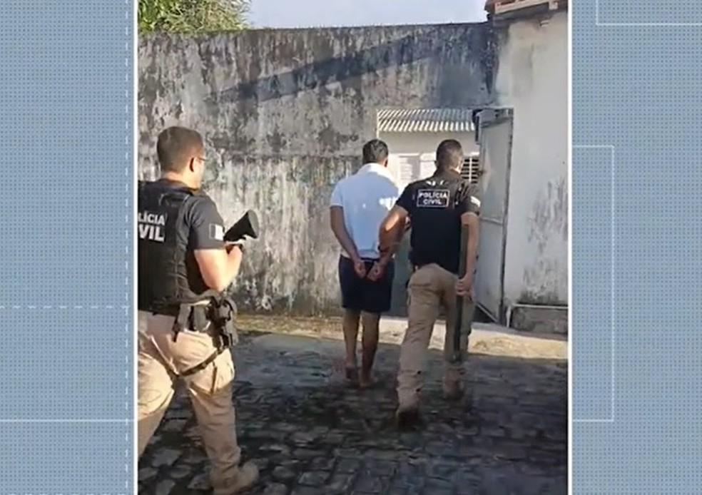 Momento da prisão de um dos suspeitos de furtos a quadriciclos — Foto: Reprodução/TV Paraíba
