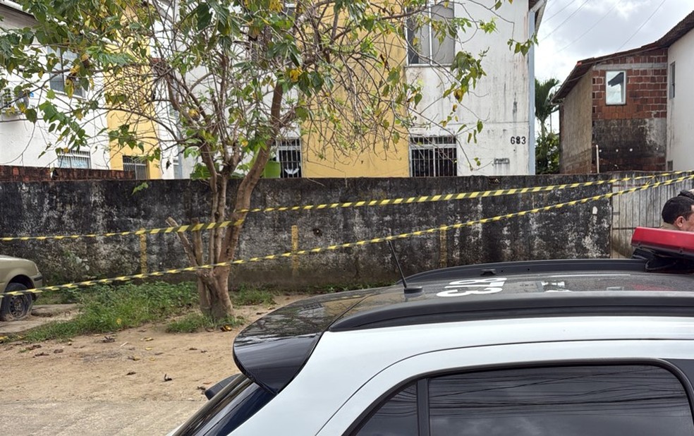 Homem é morto com mais de 20 tiros, em João Pessoa — Foto: Reprodução / Flávio Fernandes