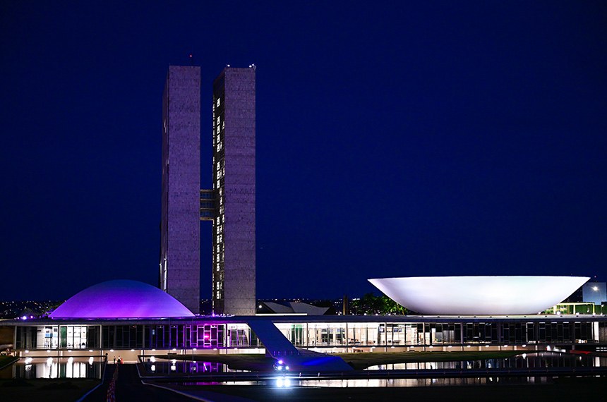 A maioria da população consegue se defender naturalmente da bactéria, mas cerca de 10% pode adoecer. A hanseníase tem cura e tratamento gratuito na rede pública de saúde. O tratamento pode durar seis meses ou um ano.