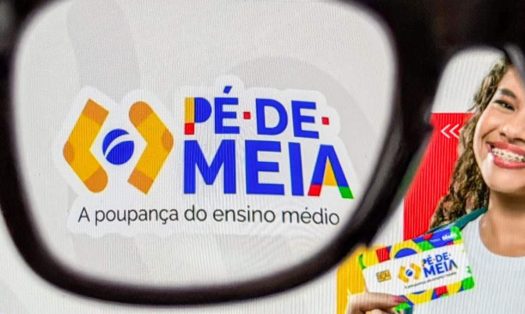 02/03/2026 - Brasília - O Pé-de-Meia é um programa de incentivo financeiro na modalidade de poupança, criado pelo Governo Federal brasileiro, destinado a estudantes de baixa renda matriculados no ensino médio público. O objetivo principal é reduzir as taxas de evasão escolar e incentivar a conclusão dos estudos. Foto: Rafa Neddermeyer/Agência Brasil