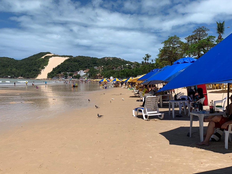 Praia de Ponta Negra, em Natal, barracas, Morro do Careca — Foto: Anna Alyne Cunha/Inter TV Cabugi