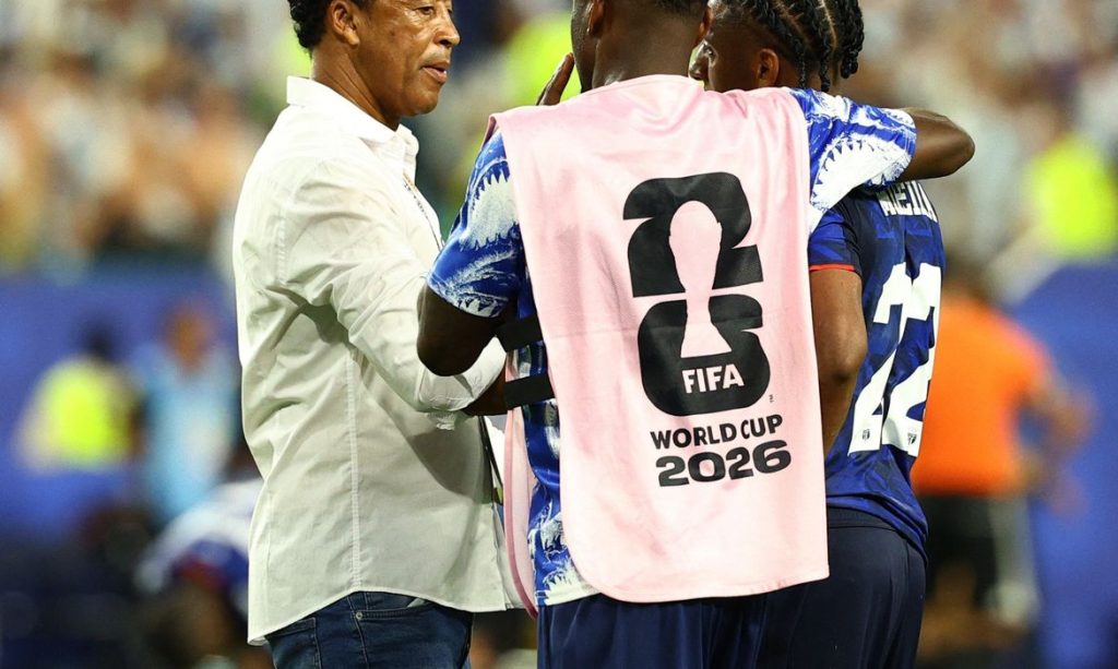 O técnico de Cabo Verde, Pedro Brito, o Bubista
3 de julho de 2026 IMAGN IMAGES via Reuters/Nathan Ray Seebeck