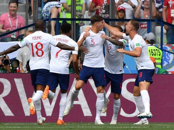 O time da Rainha não teve dificuldades para vencer a seleção do Panamá por 6 a 1 neste domingo (Foto: Dimitar DILKOFF / AFP)