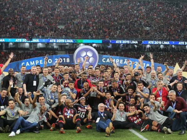 Campeão de 2018, o Atlético conquistou o primeiro título internacional para o futebol paranaense ao derrotar o Junior Barranquilla nos pênaltis  (Foto: Heuler Andrey/AFP)