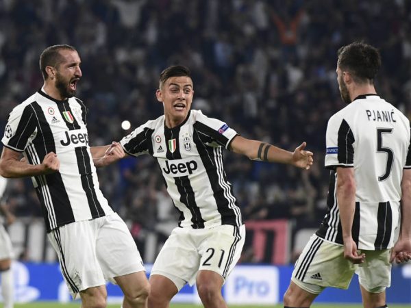 Juventus se aproveitou de boa atuação de Dybala e saiu em vantagem no primeiro jogo (Foto: Miguel Medina/AFP)