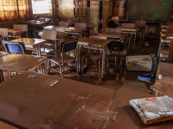 Eldorado do Sul (RS), 22/05/2024 – CHUVAS-RS - DESTRUIÇÃO - Conforme as águas vão baixando, moradores de Eldorado do Sul tendo contato com os estragos causados pelas enchentes. - Estragos causado pela enchente em escola municipal do centro de Eldorado do Sul. Foto: Rafa Neddermeyer/Agência Brasil
