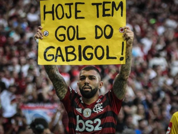 Gabriel comemorando um de seus gols durante partida contra o Palmeiras — Foto: João Carlos/MyPhoto/Gazeta Press