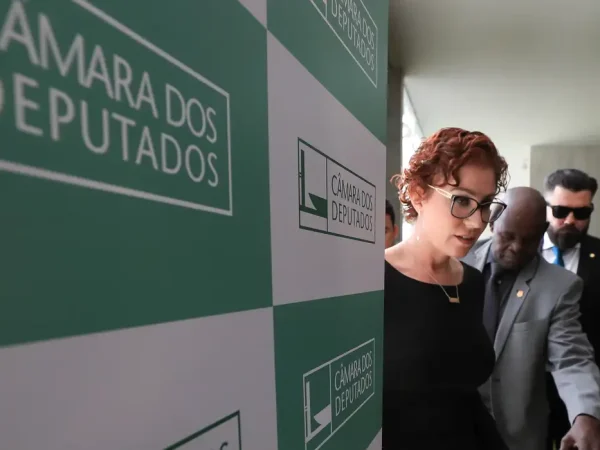 Brasília (DF) 02/08/2023 Deputada Carla Zambelli durante coletiva no salão verde da Câmara dos Deputados.  Foto Lula Marques/EBC