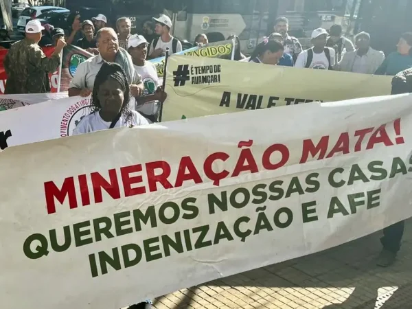 17.06.2024. Belo Horizonte (MG) - Atingidos pelo rompimento da barragem da mineradora Samarco realizaram uma manifestação em Belo Horizonte onde cobram participação nas negociações envolvendo a repactuação do acordo de reparação. 
MAB/Divulgação