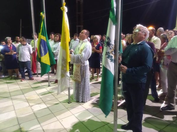 José da Noite participou da Santa Missa, acompanhado de outros colegas vereadores — Foto: A Fonte Imagens