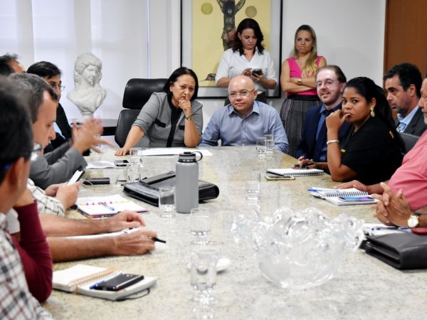 Reunião no Gabinete Civil com o Fórum de Servidores contou com a presença da governadora Fátima Bezerra — Foto: Felipe Augusto