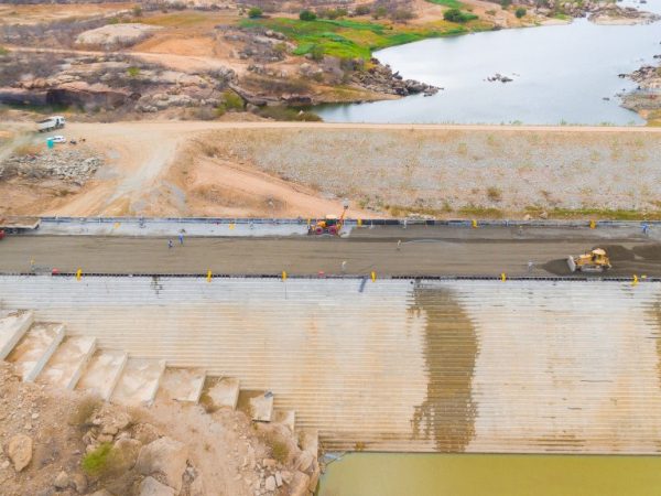 Uma estrutura com tendas levará informações sobre o andamento da obra da barragem - Foto: Ivanízio Ramos
