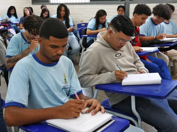 Brasília (DF), 19/02/2025 - Programa Pé-de-Meia. Alunos da escola CED619 da Samambaia. Foto: Antônio Cruz/Agência Brasil