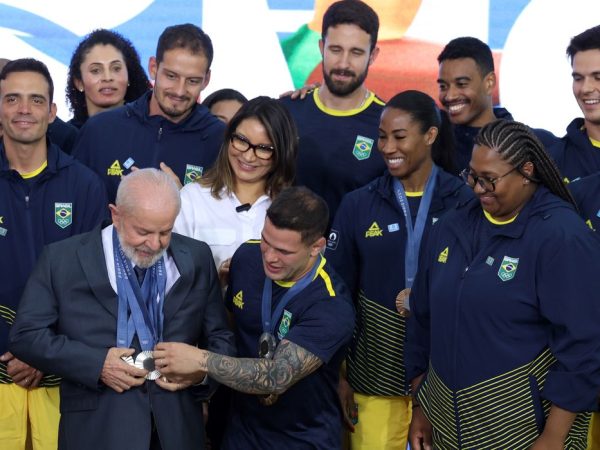 Brasília (DF) 26.08.2024 – Presidente da República, Luiz Inácio Lula da Silva, durante encontro com atletas dos Jogos Olímpicos de Paris 2024, no Palácio do Planalto. Foto: Valter Campanato/Agência Brasil